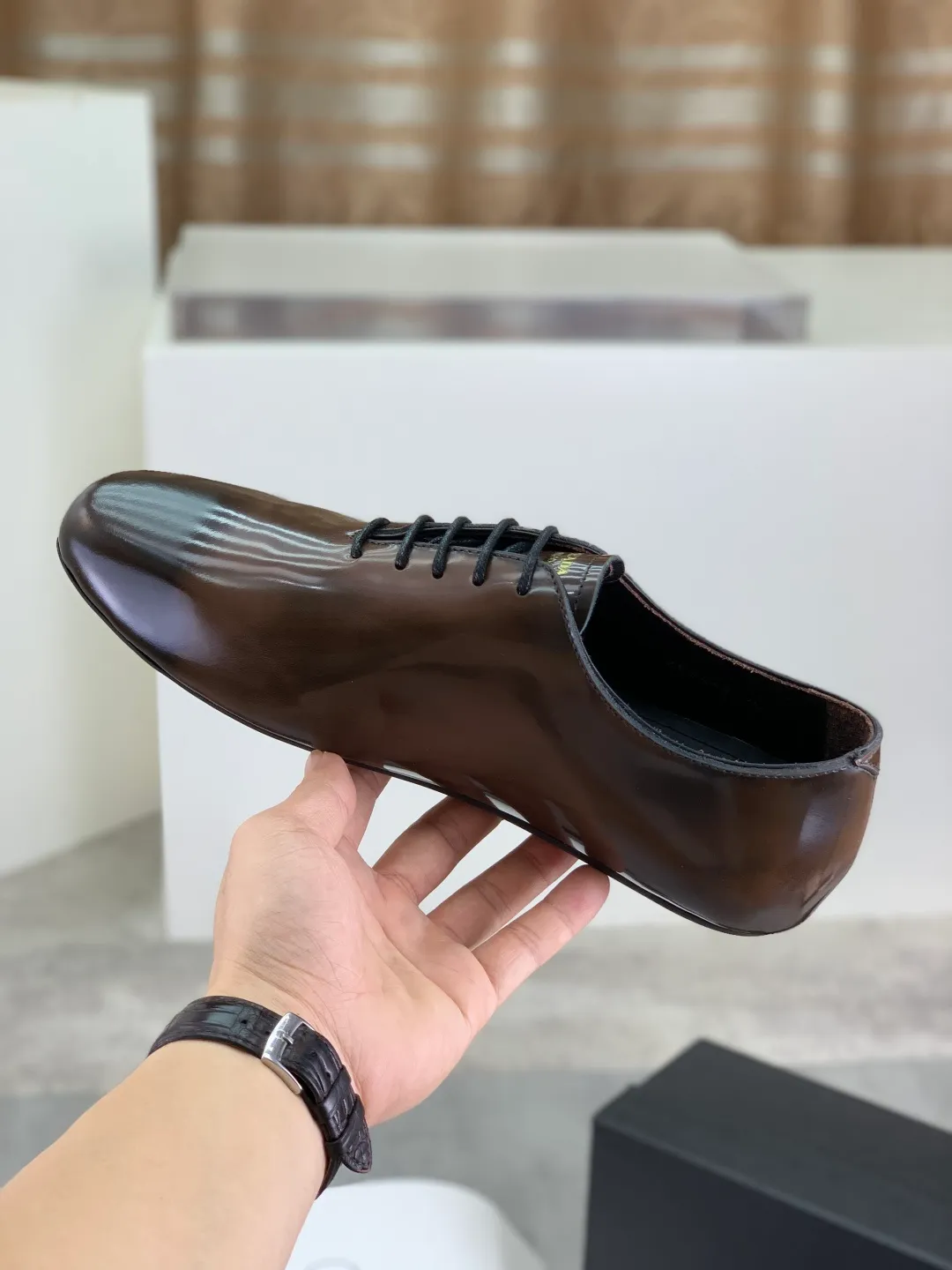 Men's shoes 💰P680 new style 💰 💎💎💎water dyed cowhide original quality PRADA —🆘.Prada Original order purchase, high-end business leather shoes, fabric: Made of Italian imported calfskin with color-brushed edges➕water-dyed cow lining/cowhide lining➕Specially available original outsole, fine workmanship, real product^_^photographed🎬size: 39-44 (38 45 custom-made)